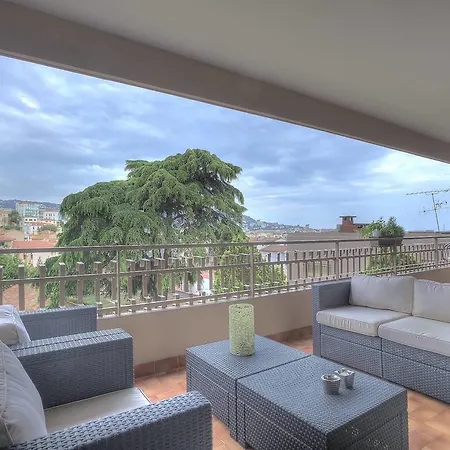 Livia 16s Cannes